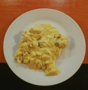 soğuk curried soya bir tabak salata bukleler