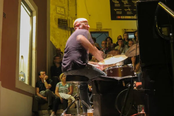 Coimbra Portugal Circa June 2015 Unidentified Musician Playing Drums Small — Stock Photo, Image