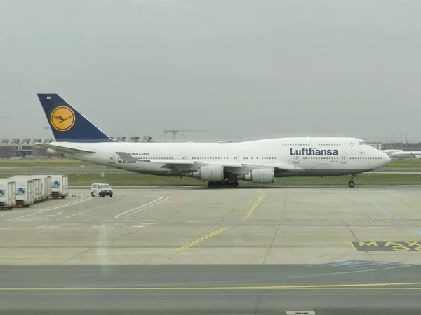 Frankfurt Main Germany Circa April 2022 Lufthansa Boeing 747 Taxi —  Fotos de Stock
