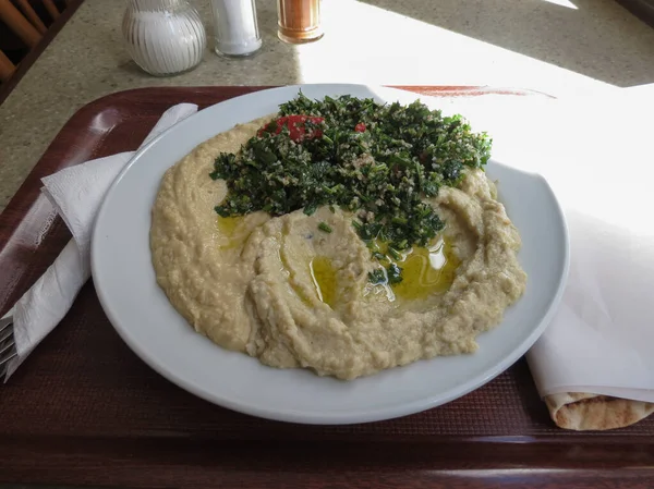 Hummus Traditional Middle Eastern Food Made Ground Chickpeas Tahini Sauce — Fotografia de Stock