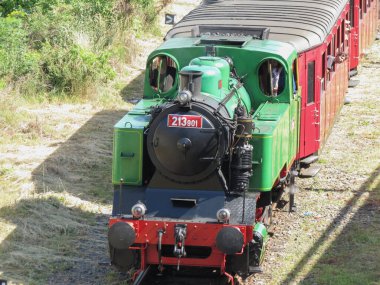 BRNO, CZECH Cumhuriyet - CIRCA HAZİRAN 2022: 1954 yılına dayanan antik buhar treni lokomotifi 213901 'in ayrıntıları