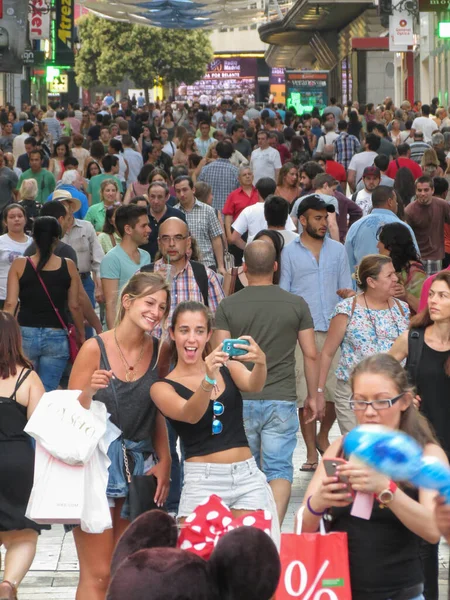Κεντρο Πολησ Τησ Μαδριδασ Ισπανια Circa Ιουνιοσ 2015 Πλήθος Κόσμου — Φωτογραφία Αρχείου