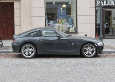 VILNIUS, LITHUANIA - CRCA Nisan 2017: siyah BMW Z4 arabası