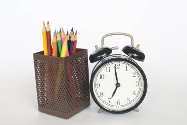 Alarmlı renkli kalemler