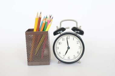 Alarmlı renkli kalemler