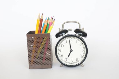 Alarmlı renkli kalemler