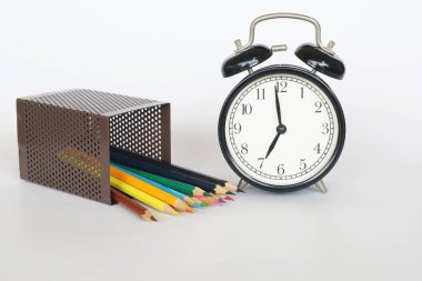 Alarmlı renkli kalemler