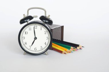 Alarmlı renkli kalemler