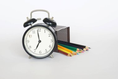 Alarmlı renkli kalemler