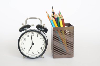 Alarmlı renkli kalemler