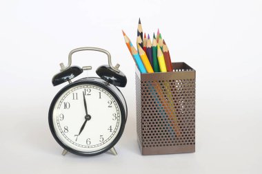 Alarmlı renkli kalemler