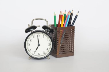 Alarmlı renkli kalemler