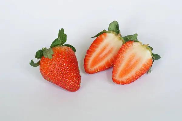 Fresas Rojas Sobre Fondo Blanco — Foto de Stock