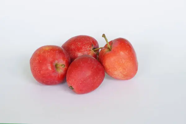 白色背景的红糖苹果 — 图库照片