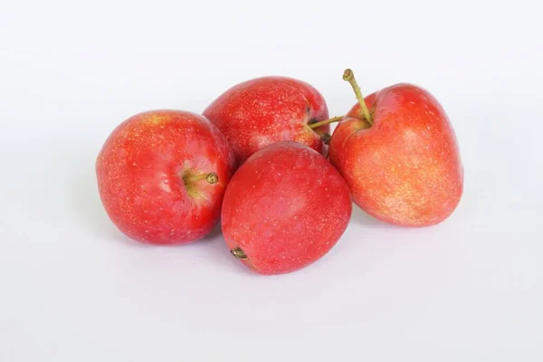 白色背景的红糖苹果 — 图库照片