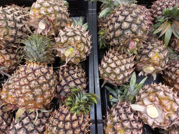 Close Fresh Pineapples — Zdjęcie stockowe