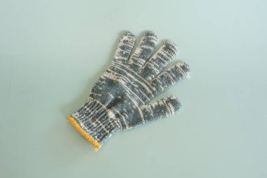 Kumaş eldiven mavi arka planda izole