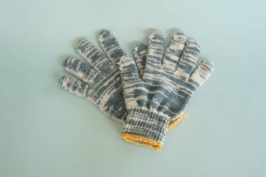 Kumaş eldiven mavi arka planda izole
