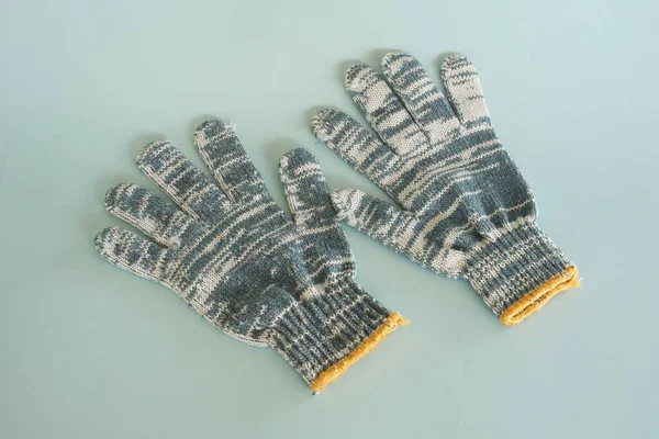 Handschuhe Aus Stoff Isoliert Auf Blauem Hintergrund — Stockfoto