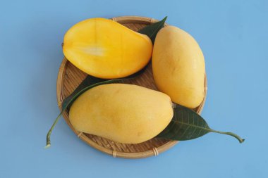 Masada mango meyveleri var.