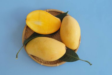 Masada mango meyveleri var.
