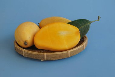 Masada mango meyveleri var.