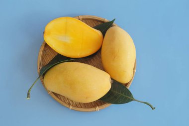 Masada mango meyveleri var.