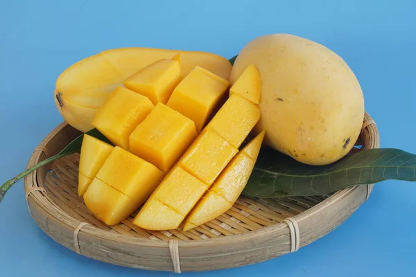 Mangofrüchte Auf Dem Tisch lizenzfreie Stockfotos