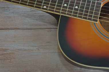 Vücut gitarını kapat