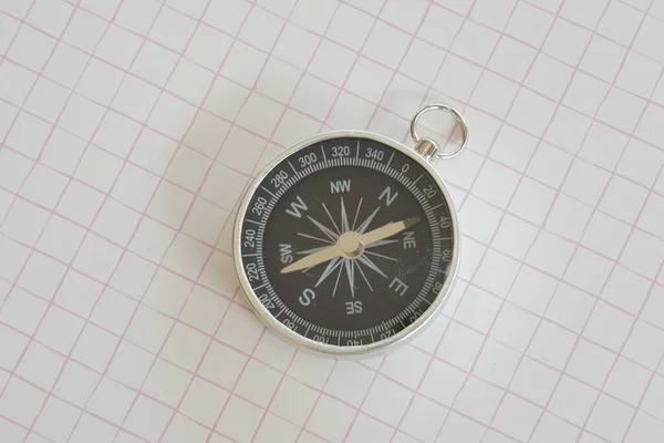 Kompas Izolowany Stole — Zdjęcie stockowe