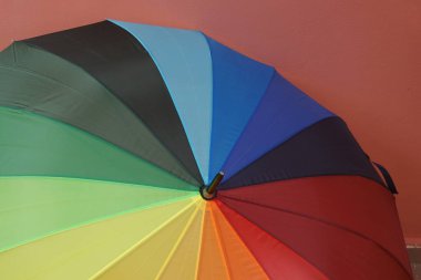 Renkli şemsiyeyi kapat