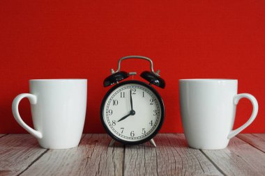 Alarmlı çift bardak.