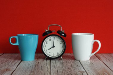 Alarmlı çift bardak.