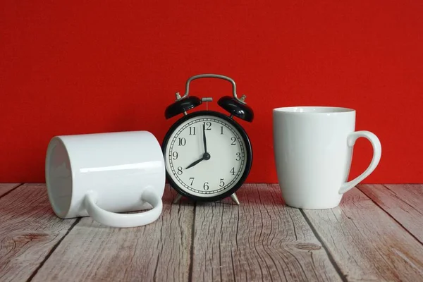 Double Cups Alarm Clock — стоковое фото