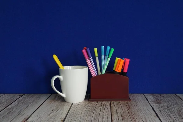Mug Colored Pens Table — Fotografia de Stock
