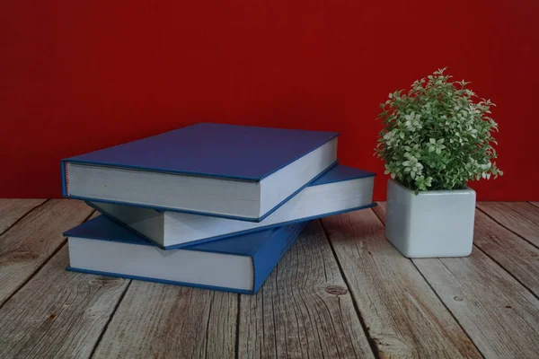 Close Books Table — Fotografia de Stock