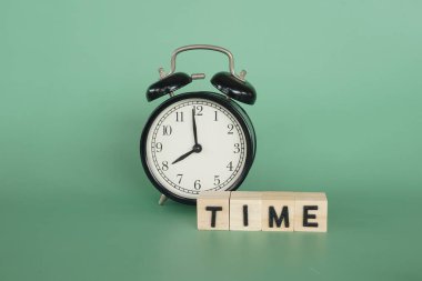 Kelime Saati ile çalar saat