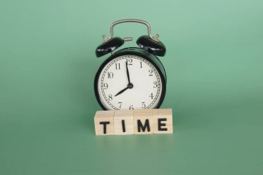 Kelime Saati ile çalar saat