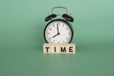 Kelime Saati ile çalar saat