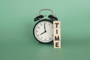 Kelime Saati ile çalar saat