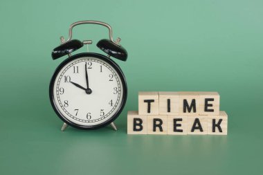 Ahşap küplü çalar saat. Motivasyon kavramı