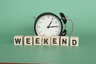 Kelime Hafta sonu ile çalar saat