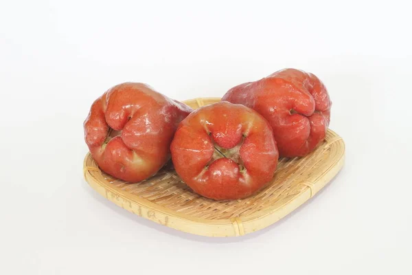 白色背景上的番茄红花或玫瑰苹果 — 图库照片