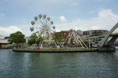 Melaka, Malezya-28 Ağustos 2022; Melaka şehrinde Korsan Parkı mavi gökyüzüne karşı 