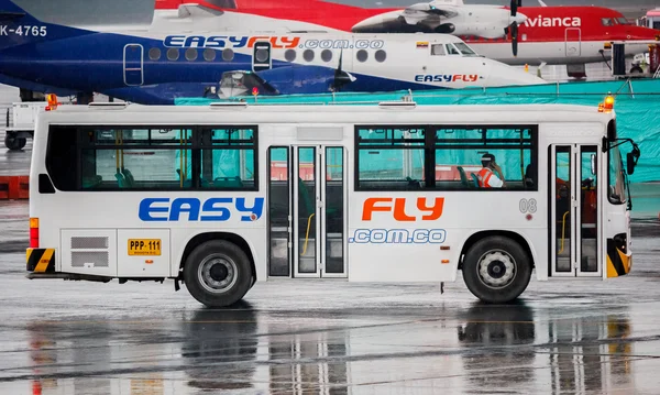 Havalimanı yolcu otobüsü — Stok fotoğraf