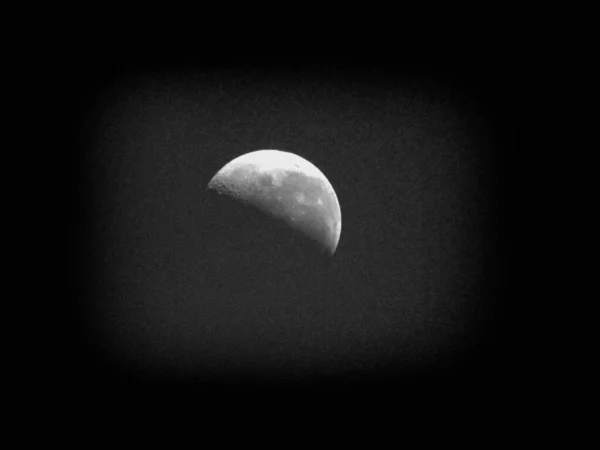 夜间月亮的照片 — 图库照片