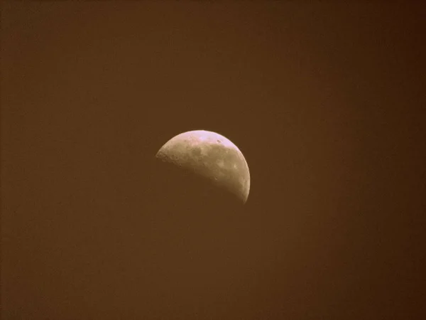 夜间月亮的照片 — 图库照片
