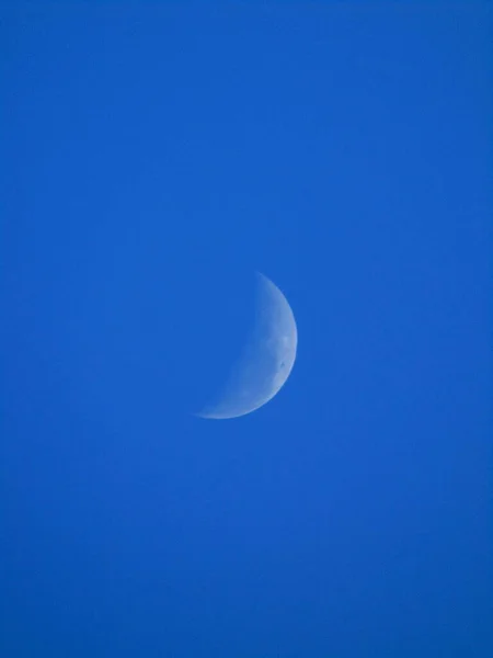 Фотография Луны Дневном Свете — стоковое фото