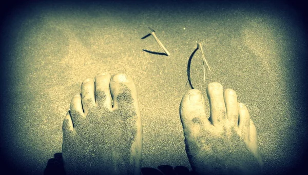 Πόδια Στη Φωτογραφία Παραλία — Φωτογραφία Αρχείου