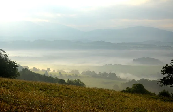 Niebla paisaje Imágenes De Stock Sin Royalties Gratis